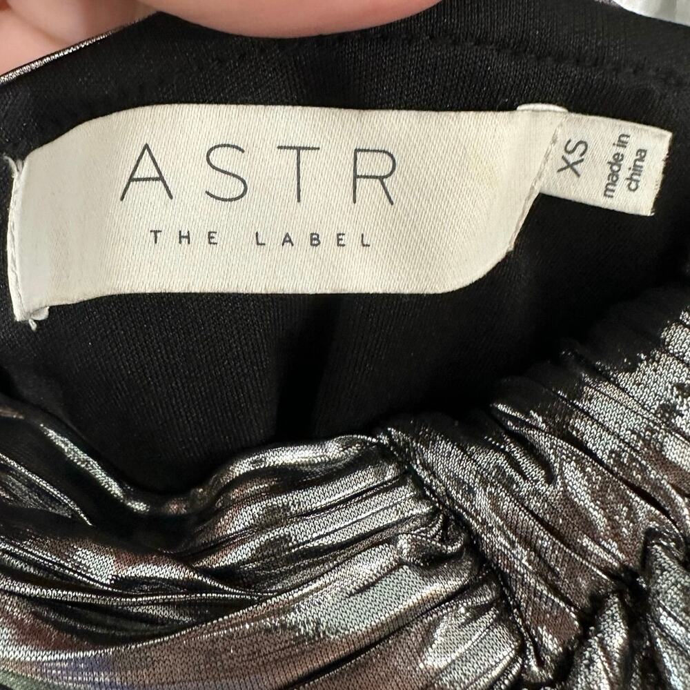 ASTR THE LABEL Revolve Golda Silver Metallic Ruched One-Shoulder Mini Dress - XS - Picture 3 of 5